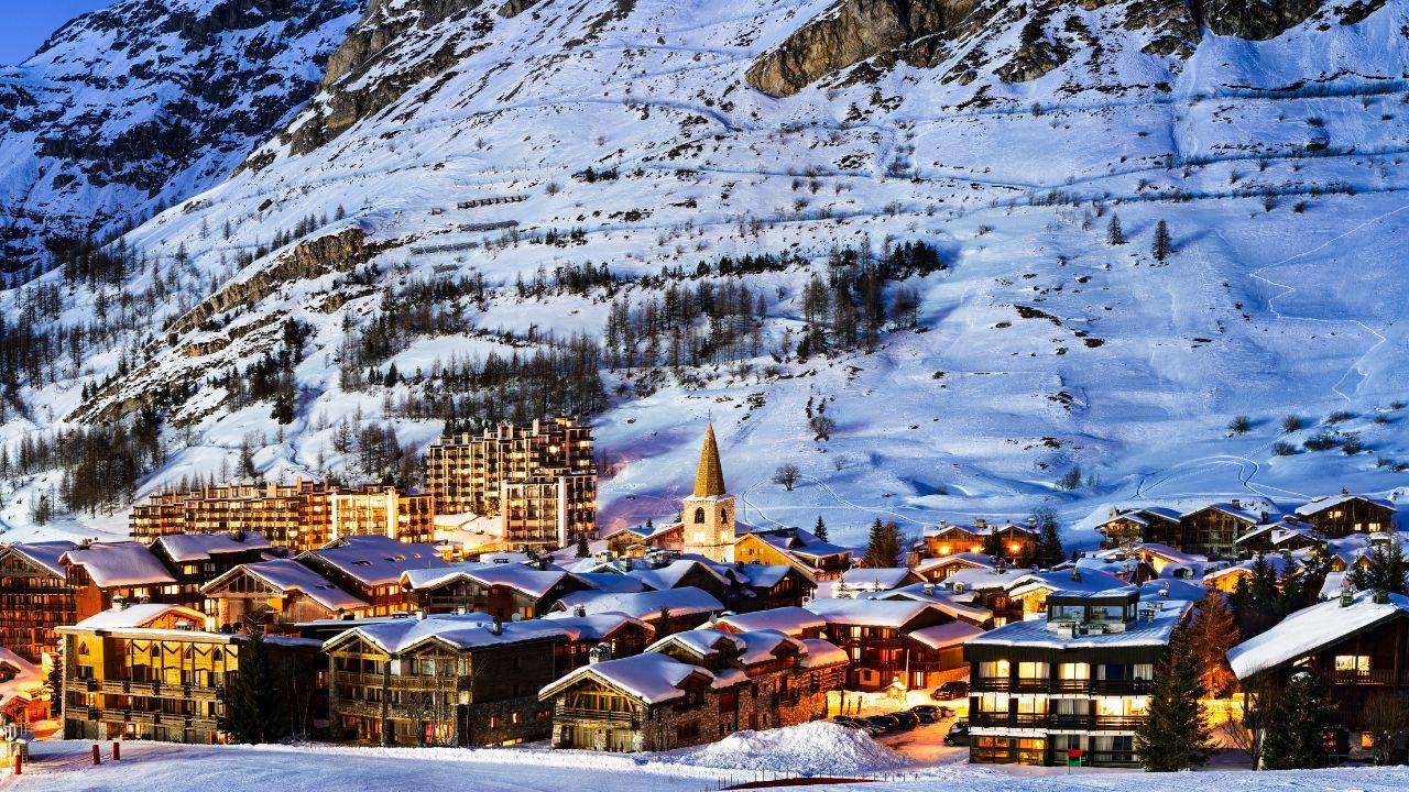 vue sur val d'isère et son clocher